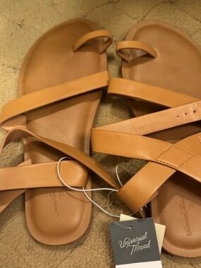 Universal Thread Tan Leather Crisscross Toe-Loop Sandals
